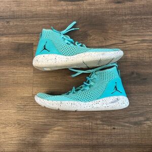 Jordan Nike Reveal Hyper Turquoise Sneakers 9.5